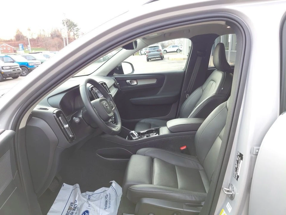 2024 Volvo XC40 - Image 9 of 12