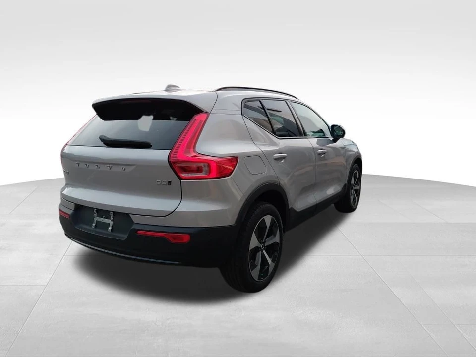 2024 Volvo XC40 - Image 8 of 12
