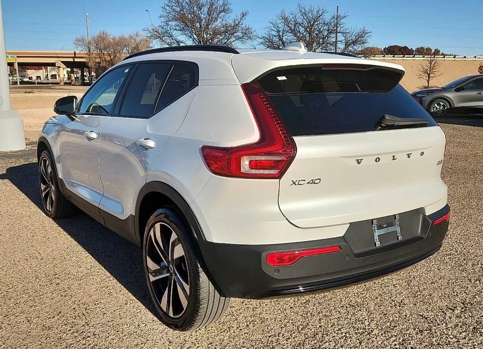 2024 Volvo XC40 - Image 3 of 11