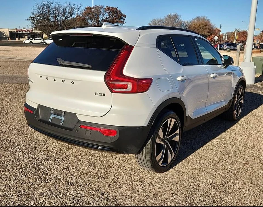 2024 Volvo XC40 - Image 2 of 11