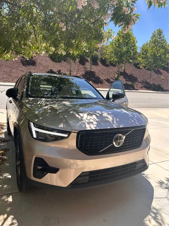 2024 Volvo XC40 - Image 2 of 7