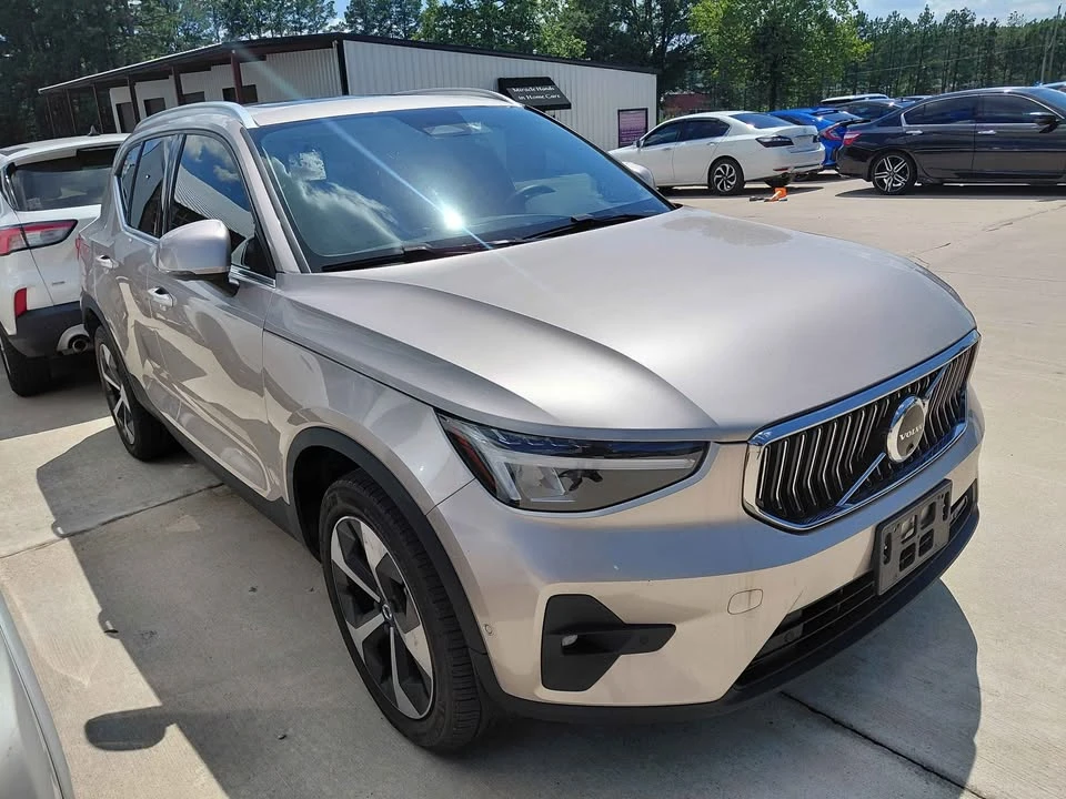 2024 Volvo XC40 - Image 2 of 9