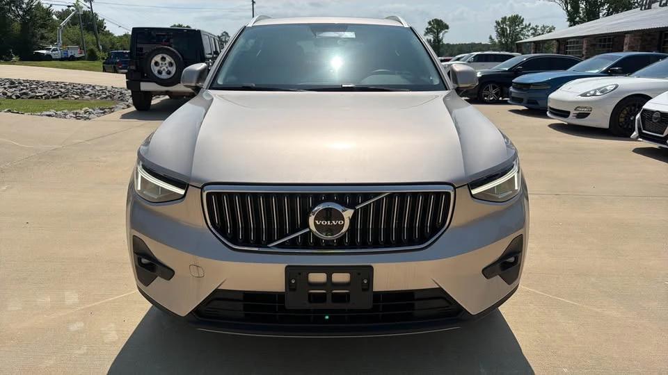 2024 Volvo XC40 - Image 2 of 15
