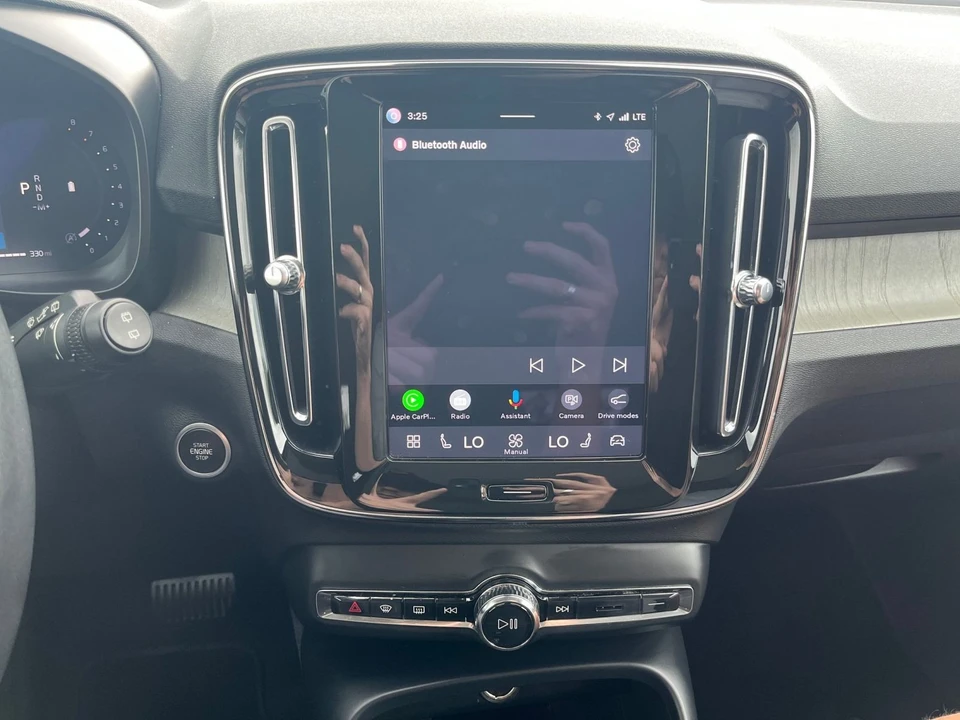 2024 Volvo XC40 - Image 16 of 31