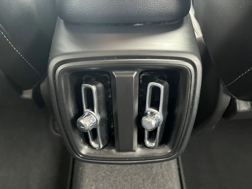 2024 Volvo XC40 - Image 22 of 31