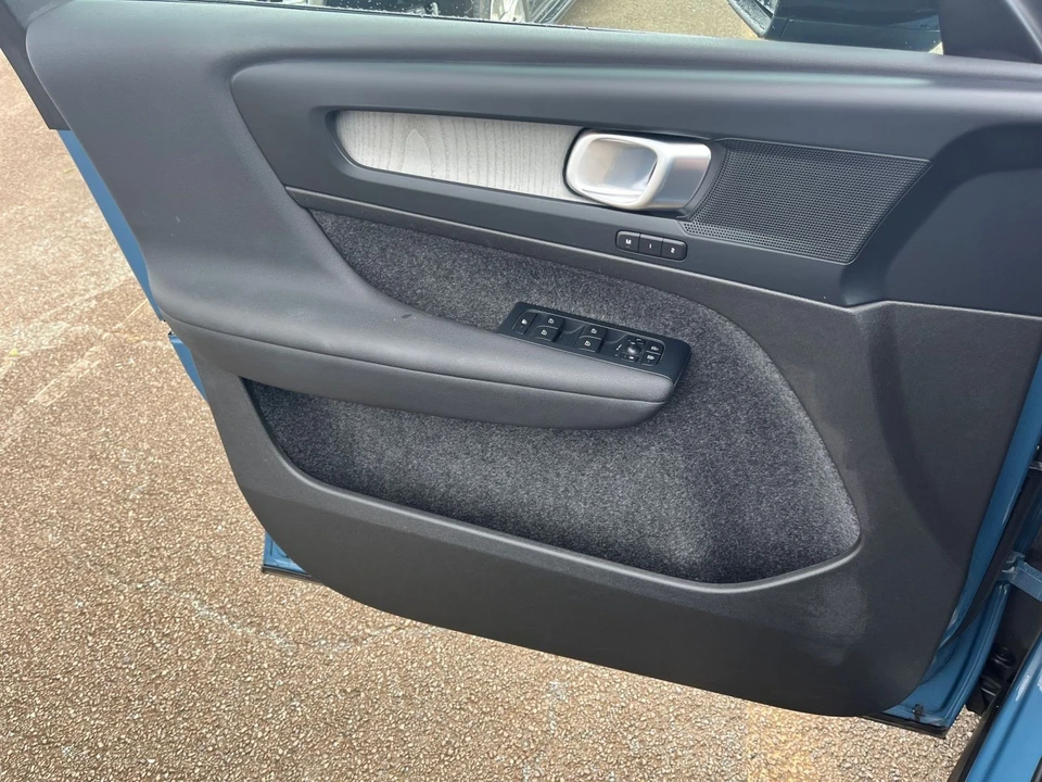 2024 Volvo XC40 - Image 20 of 31