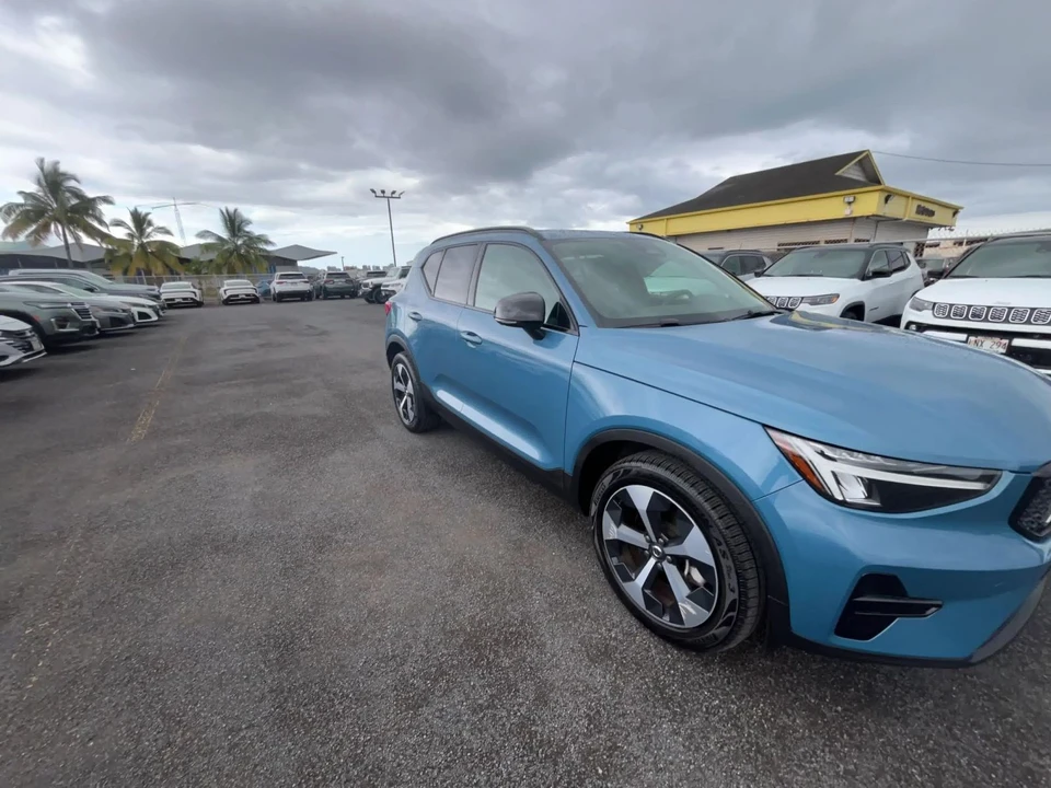 2024 Volvo XC40 - Image 3 of 31