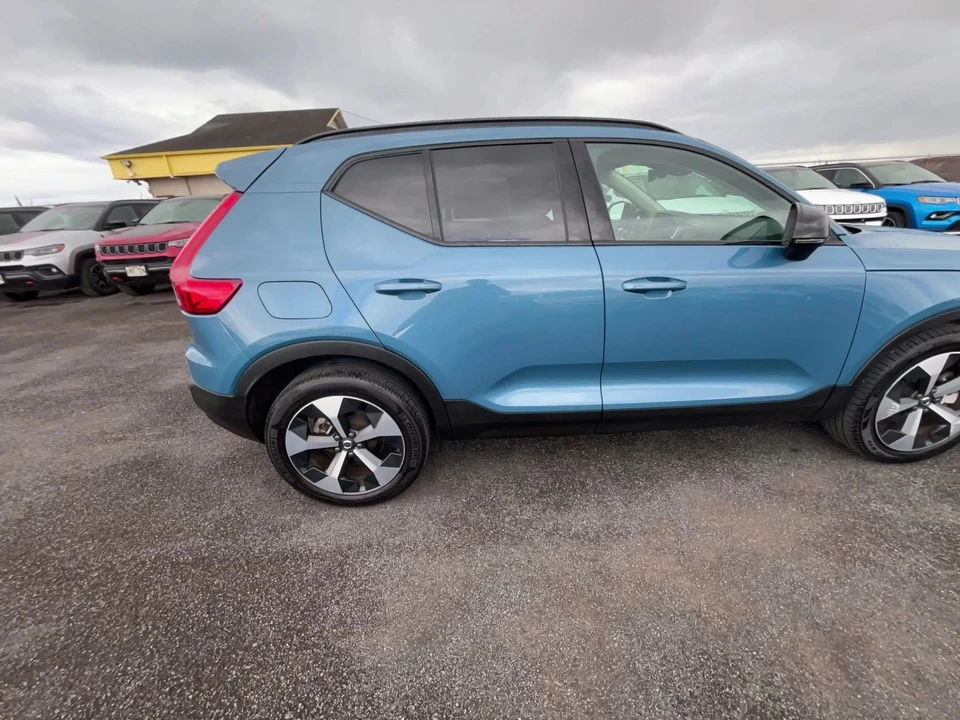 2024 Volvo XC40 - Image 18 of 31