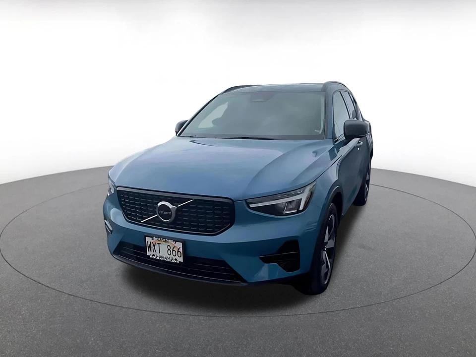 2024 Volvo XC40 - Image 8 of 31