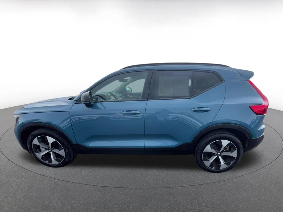 2024 Volvo XC40 - Image 11 of 31