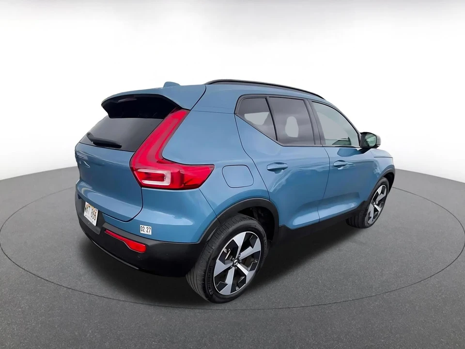 2024 Volvo XC40 - Image 17 of 31
