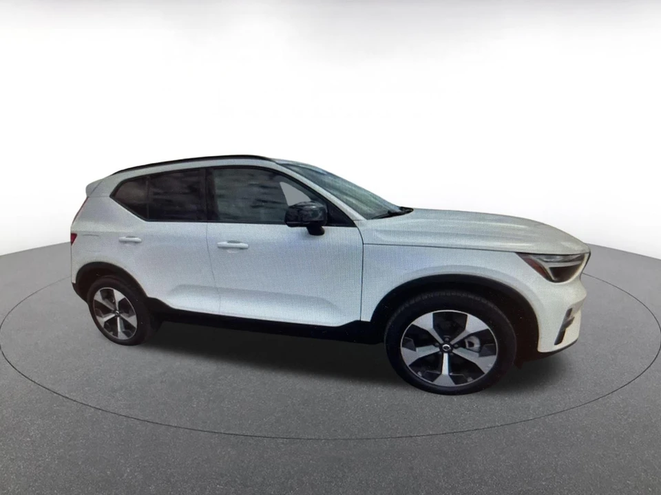 2024 Volvo XC40 - Image 2 of 18