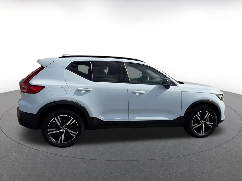 2024 Volvo XC40 - Image 14 of 31