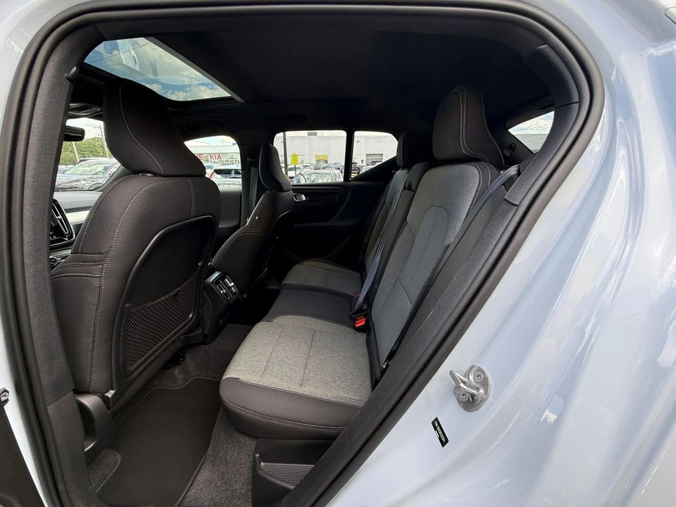 2024 Volvo XC40 - Image 24 of 31