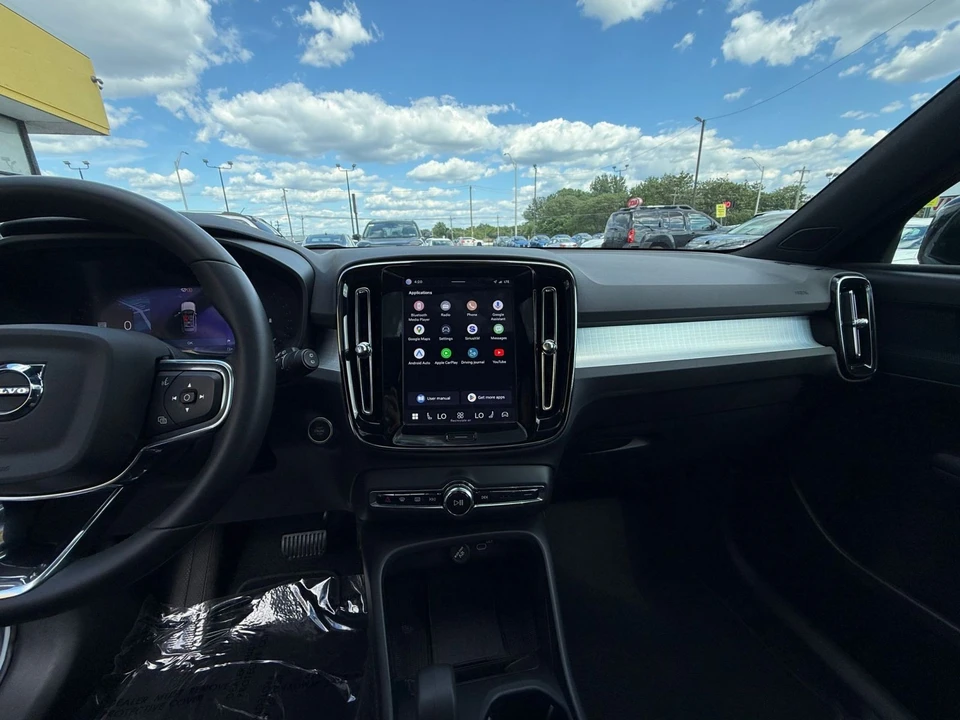 2024 Volvo XC40 - Image 16 of 31