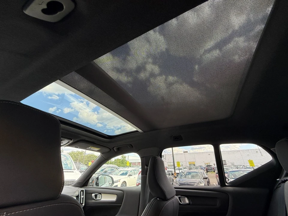 2024 Volvo XC40 - Image 27 of 31
