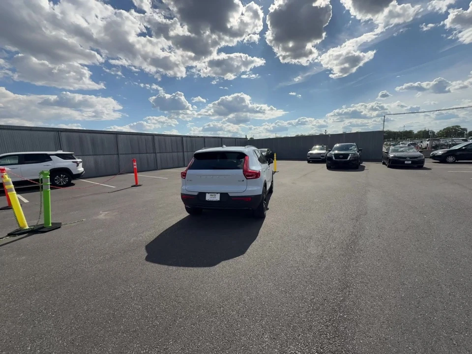2024 Volvo XC40 - Image 15 of 31