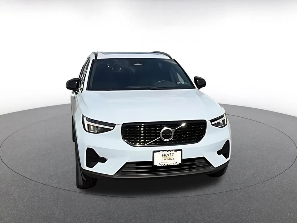 2024 Volvo XC40 - Image 4 of 31