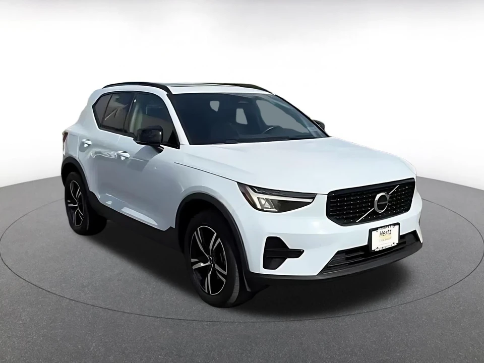 2024 Volvo XC40 - Image 3 of 31