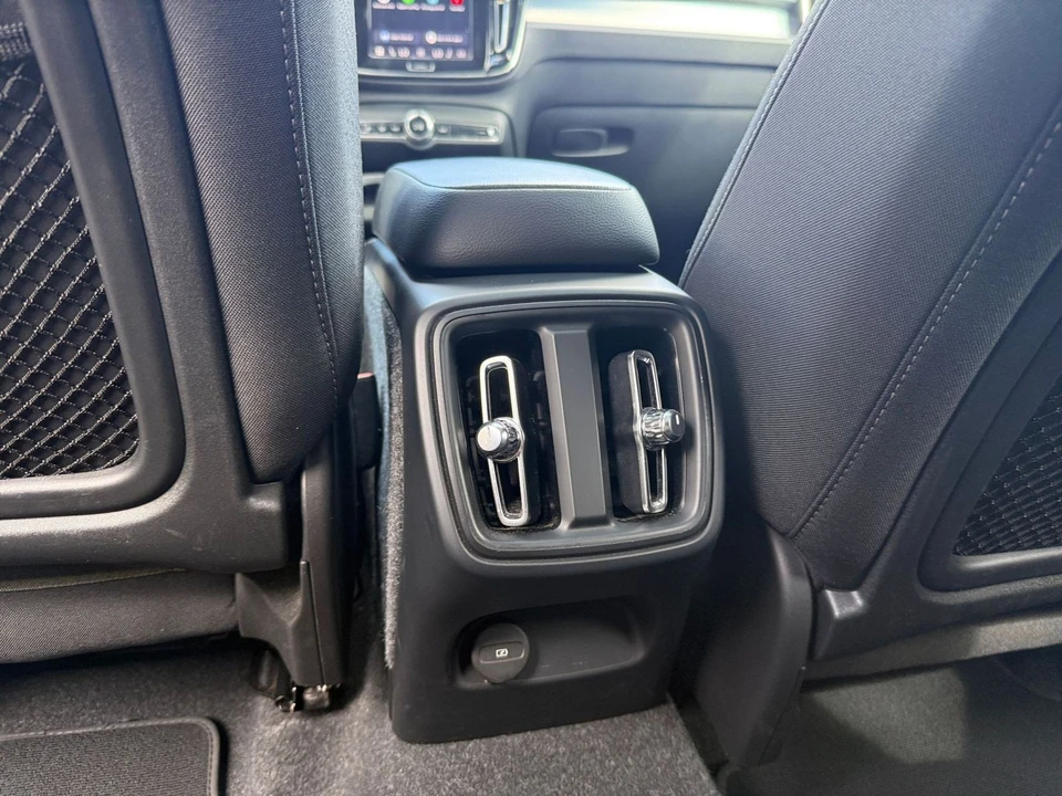 2024 Volvo XC40 - Image 22 of 31