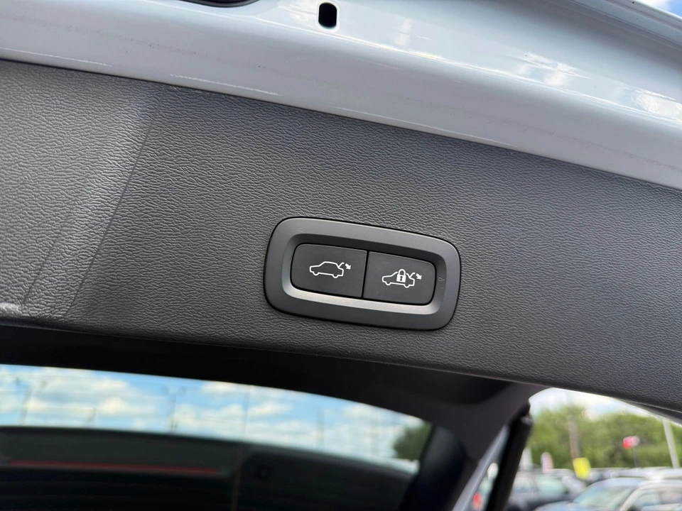 2024 Volvo XC40 - Image 21 of 31