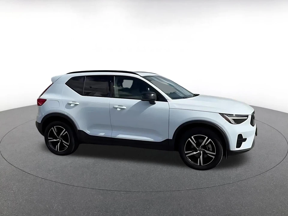 2024 Volvo XC40 - Image 2 of 31