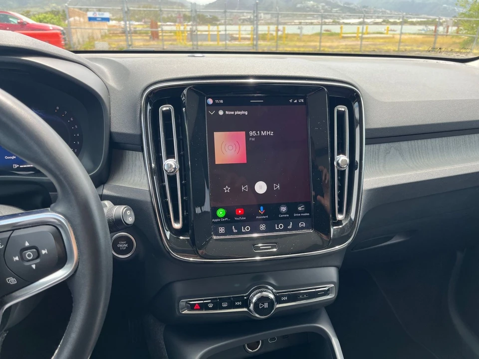 2024 Volvo XC40 - Image 19 of 31