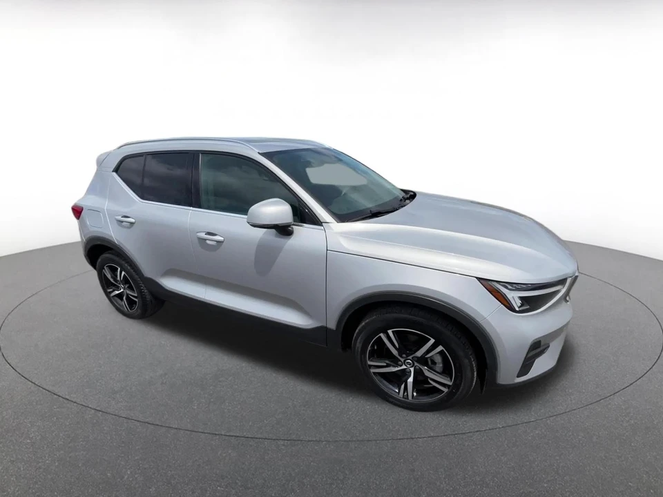 2024 Volvo XC40 - Image 2 of 31