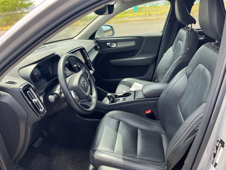 2024 Volvo XC40 - Image 24 of 31