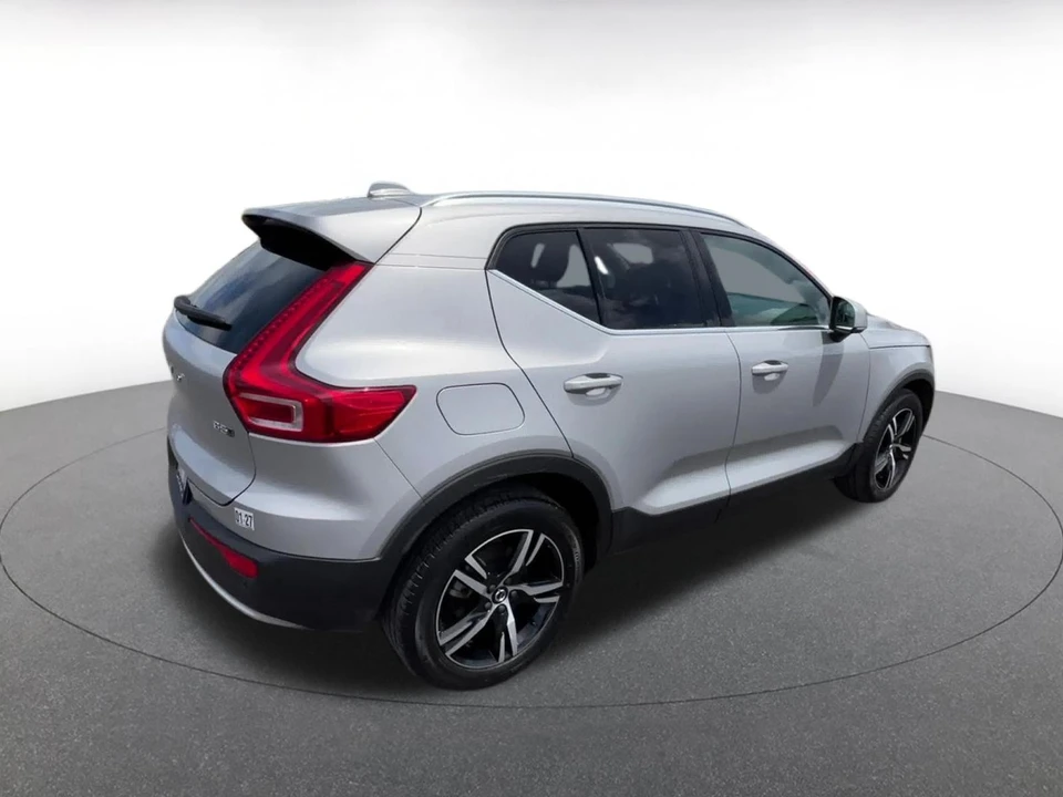 2024 Volvo XC40 - Image 16 of 31