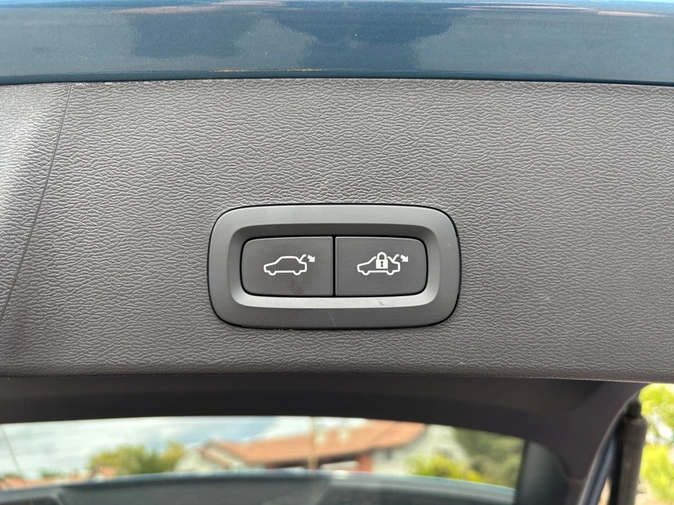 2024 Volvo XC40 - Image 26 of 31