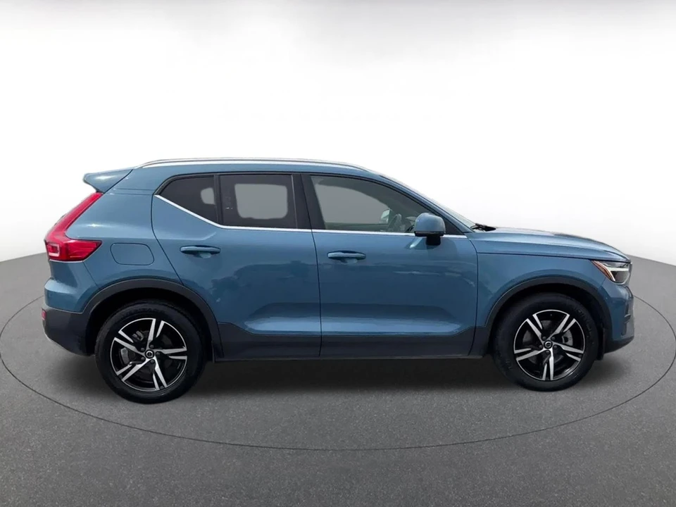 2024 Volvo XC40 - Image 17 of 31
