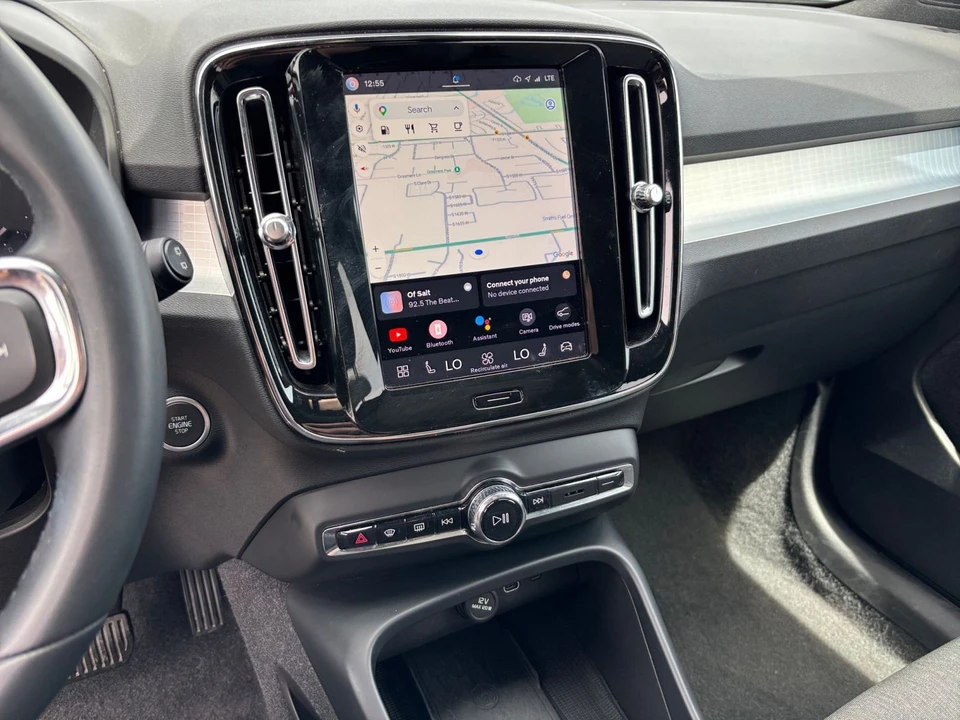 2024 Volvo XC40 - Image 18 of 31