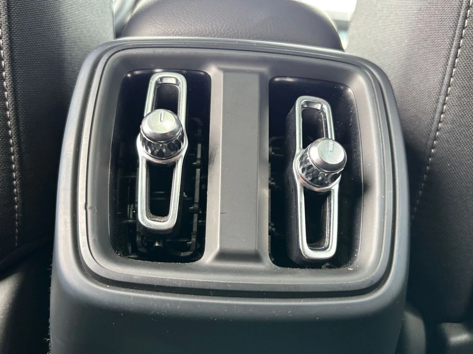 2024 Volvo XC40 - Image 27 of 31