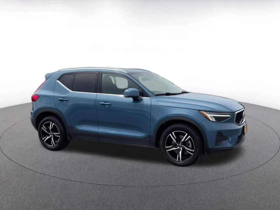 2024 Volvo XC40 - Image 2 of 31