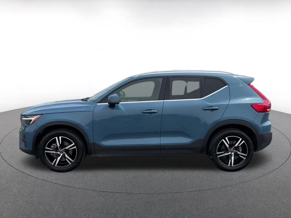 2024 Volvo XC40 - Image 9 of 31