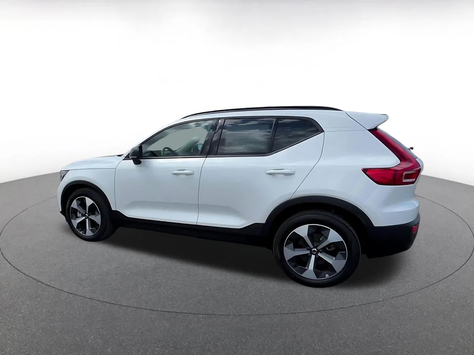 2024 Volvo XC40 - Image 12 of 31