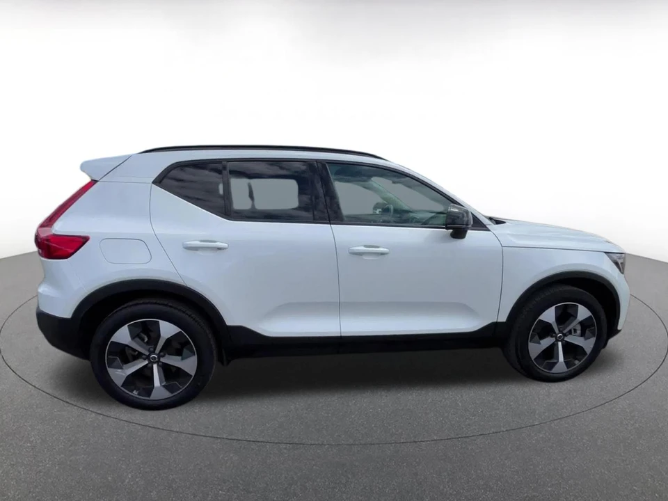 2024 Volvo XC40 - Image 15 of 31