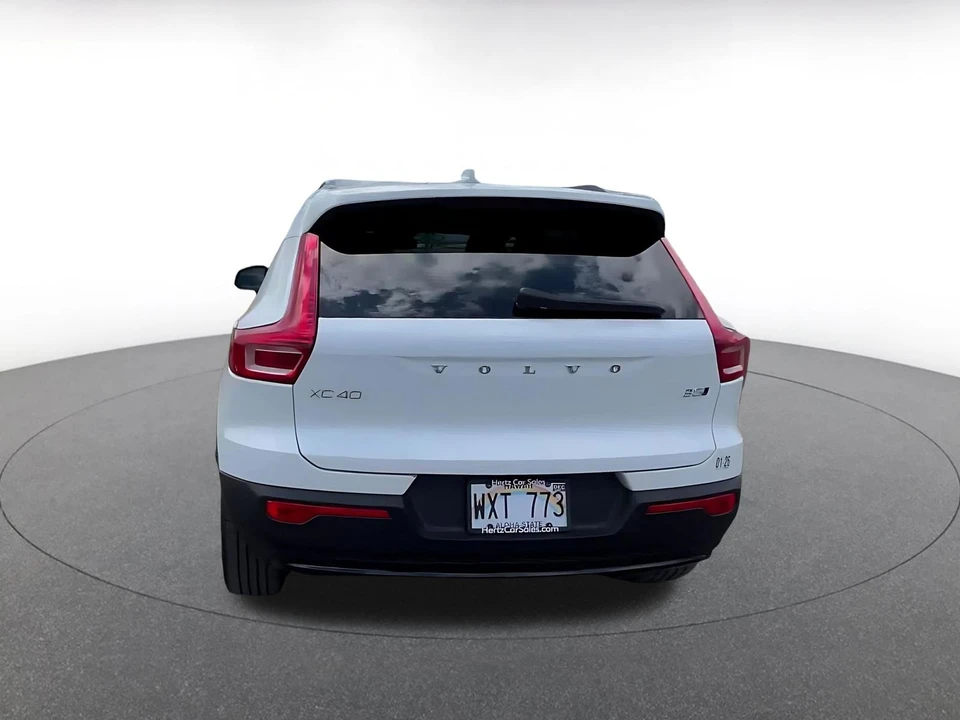 2024 Volvo XC40 - Image 14 of 31
