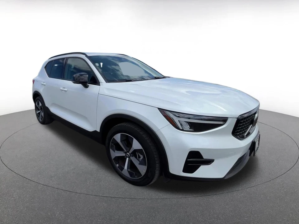 2024 Volvo XC40 - Image 3 of 31