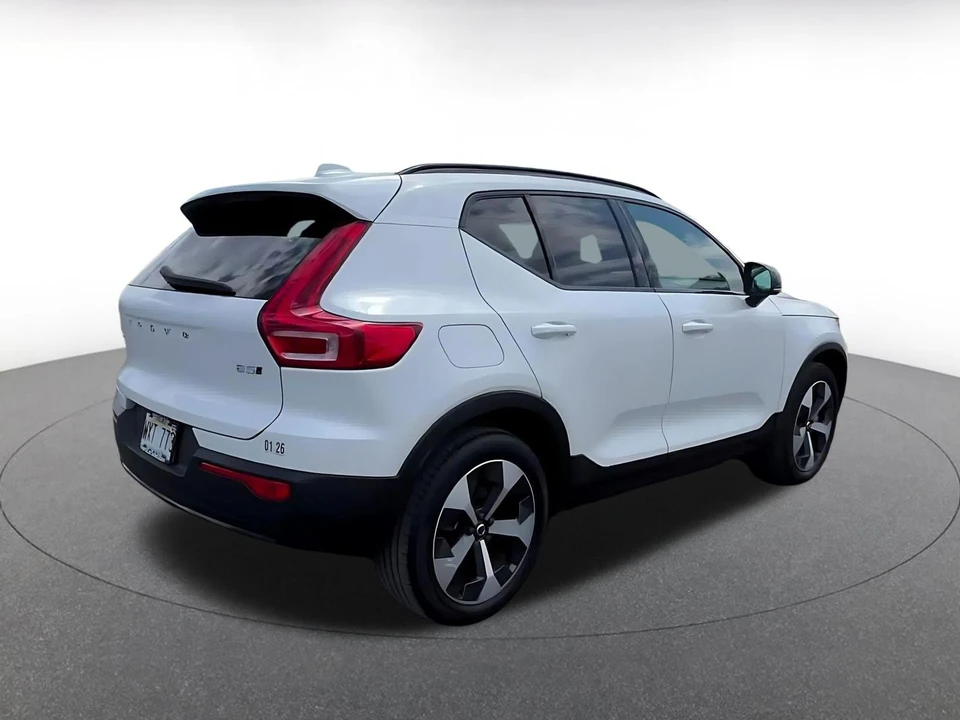 2024 Volvo XC40 - Image 17 of 31