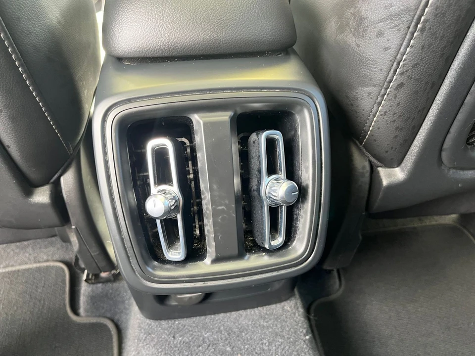 2024 Volvo XC40 - Image 21 of 31
