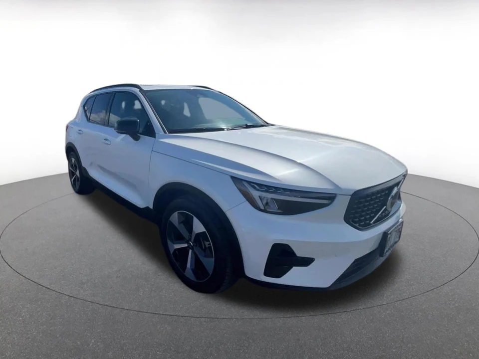 2024 Volvo XC40 - Image 3 of 31