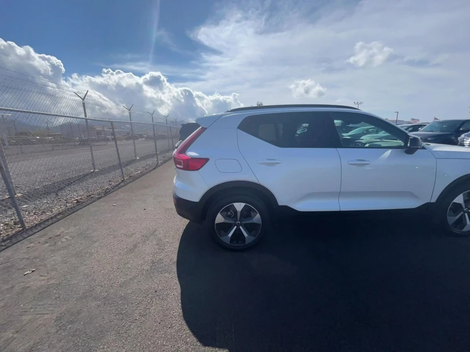 2024 Volvo XC40 - Image 18 of 31