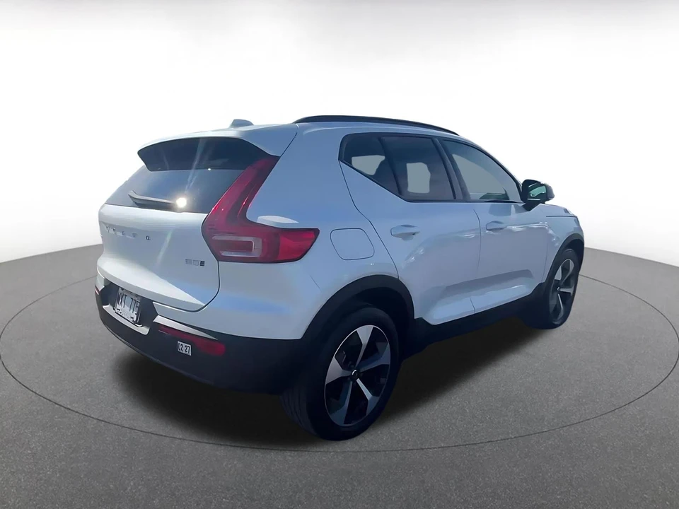 2024 Volvo XC40 - Image 17 of 31
