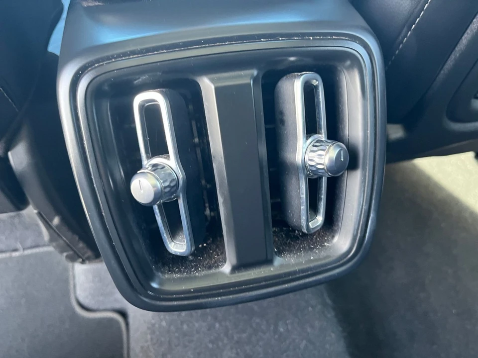 2024 Volvo XC40 - Image 23 of 31