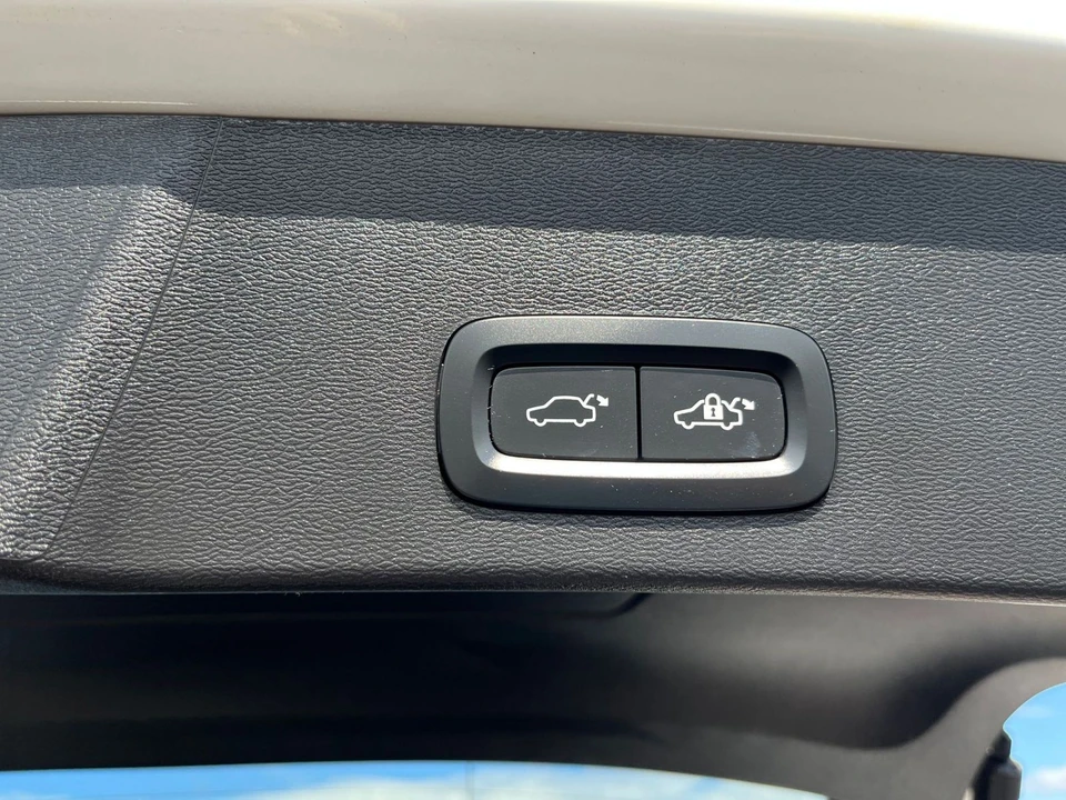 2024 Volvo XC40 - Image 22 of 31
