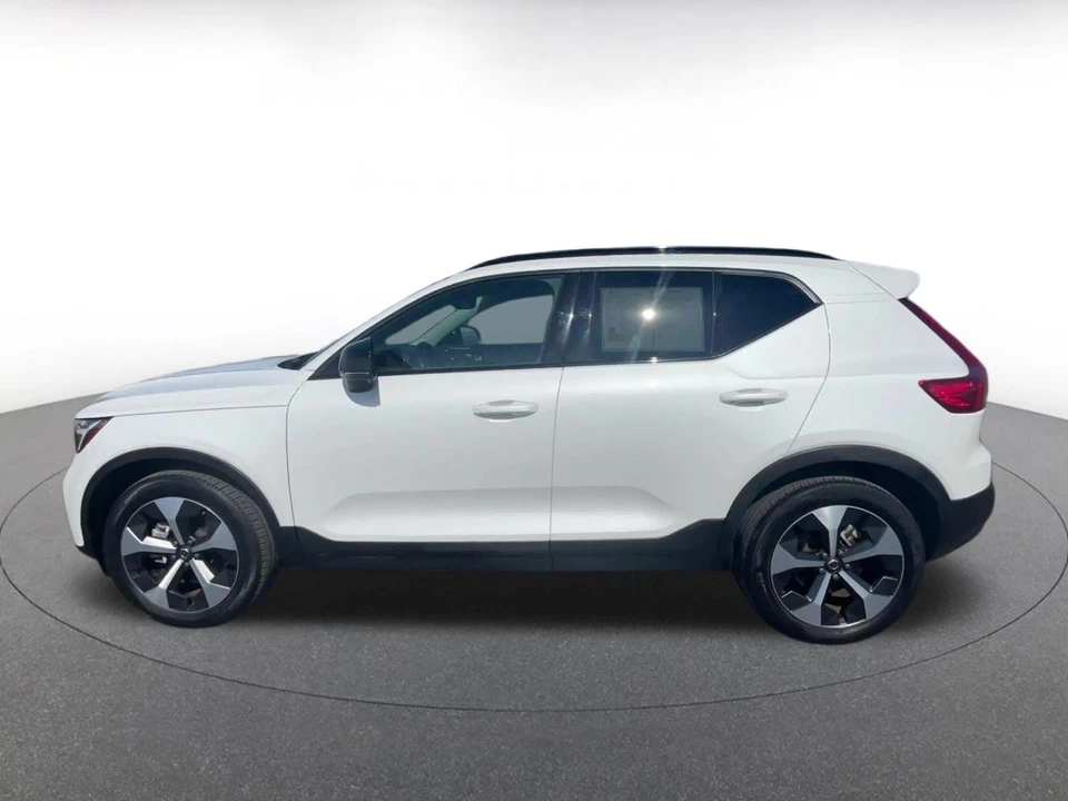 2024 Volvo XC40 - Image 8 of 31