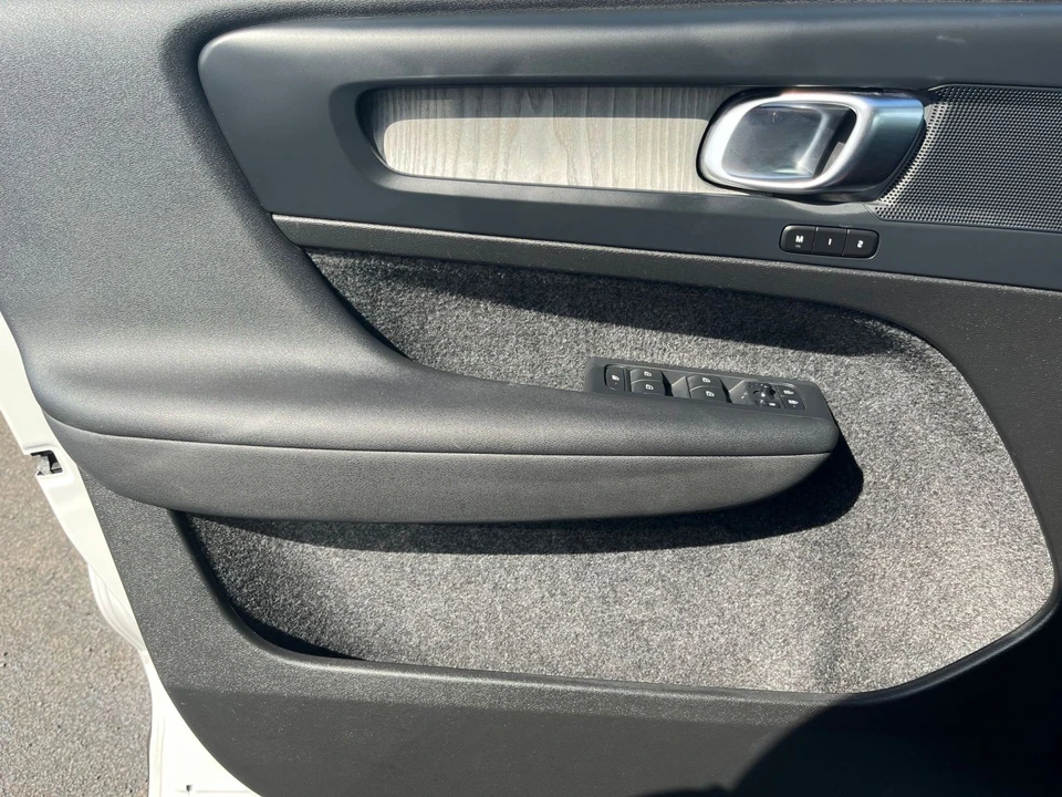 2024 Volvo XC40 - Image 20 of 31