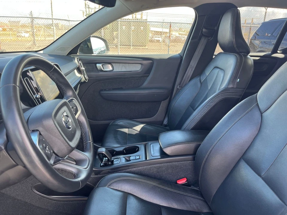 2024 Volvo XC40 - Image 27 of 31